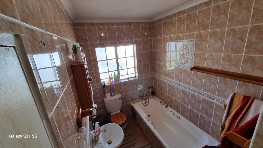 To Let 2 Bedroom Property for Rent in Lyttelton Manor Gauteng