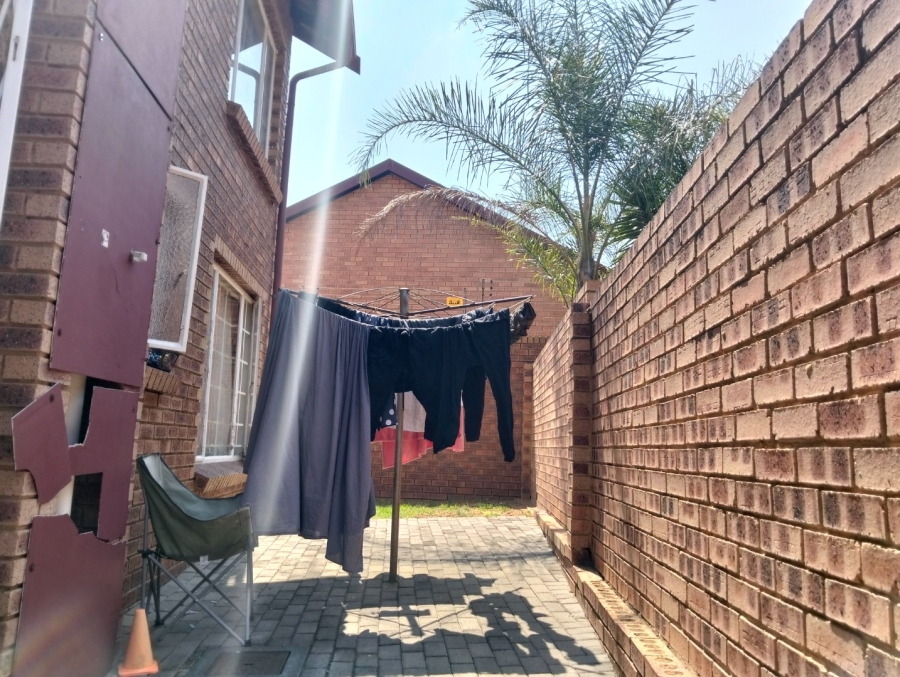 2 Bedroom Property for Sale in The Reeds Gauteng