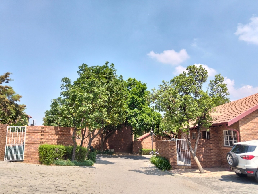 2 Bedroom Property for Sale in The Reeds Gauteng