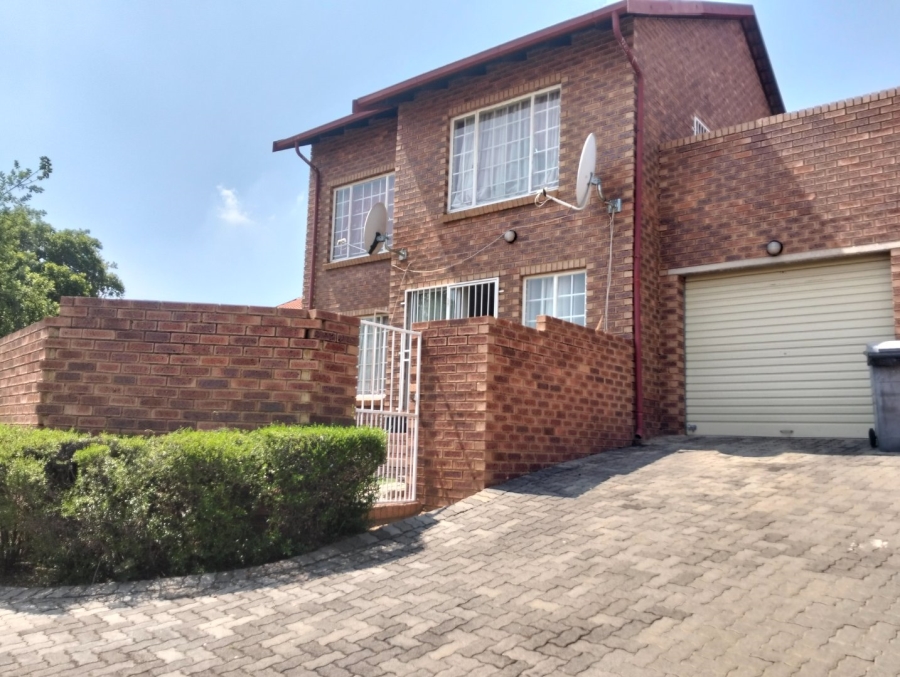 2 Bedroom Property for Sale in The Reeds Gauteng