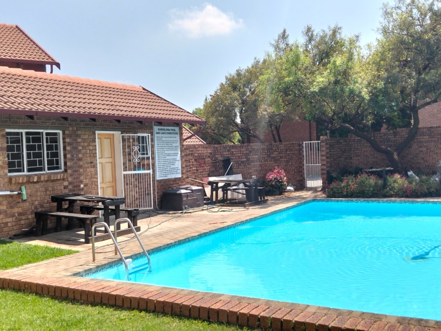 2 Bedroom Property for Sale in The Reeds Gauteng