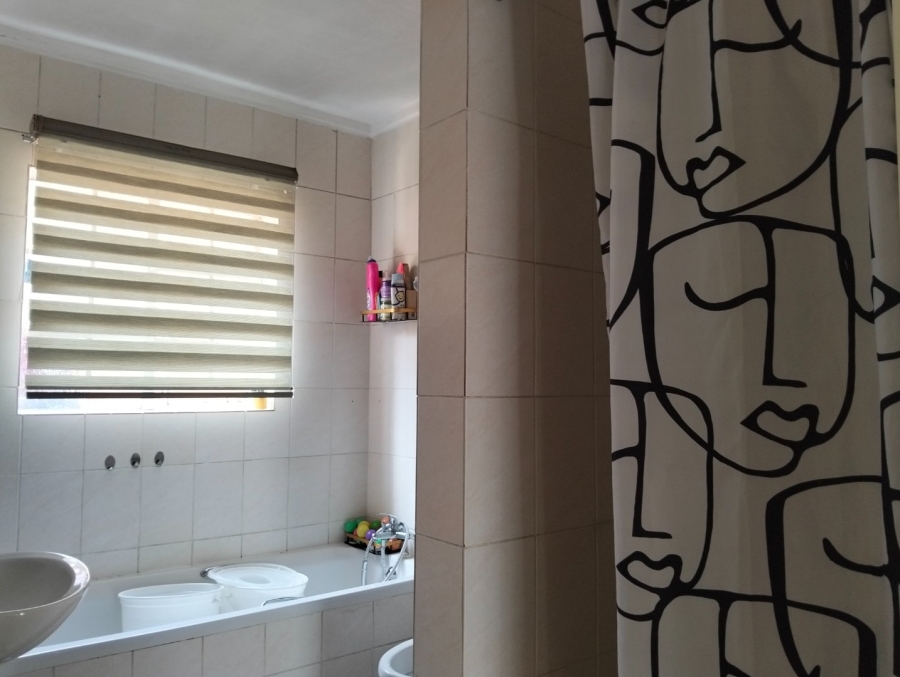 2 Bedroom Property for Sale in The Reeds Gauteng