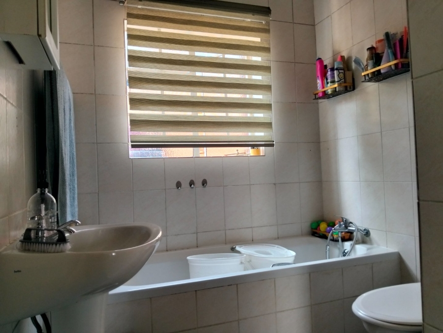 2 Bedroom Property for Sale in The Reeds Gauteng