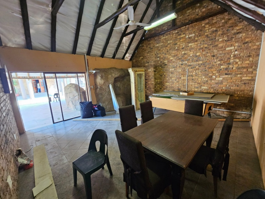 To Let 4 Bedroom Property for Rent in Raslouw Gauteng
