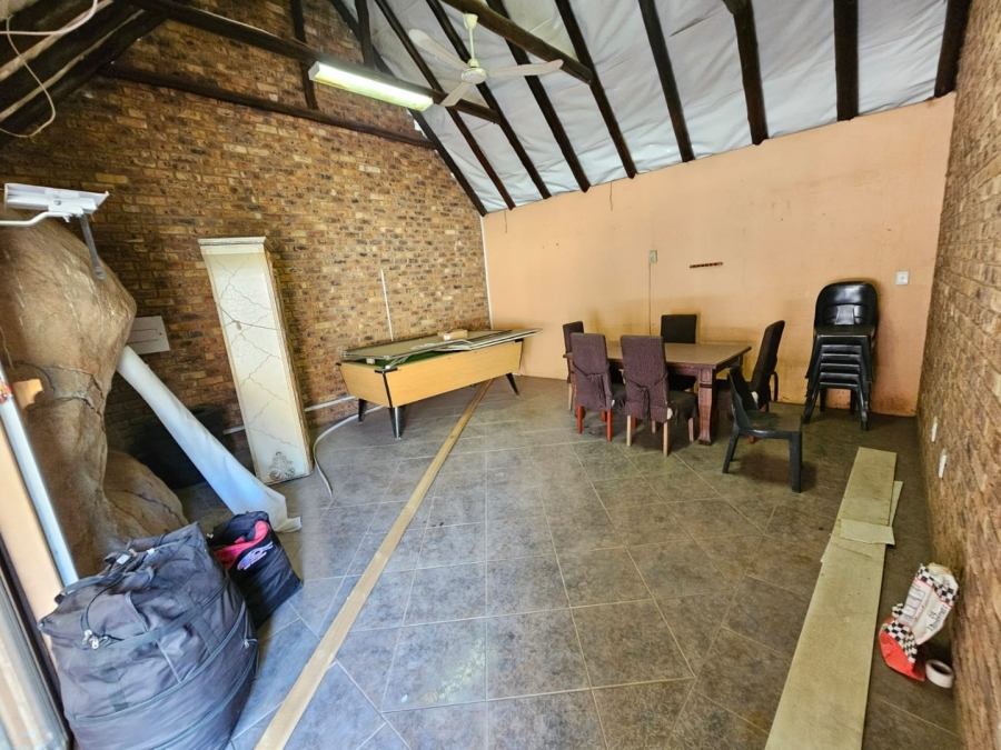 To Let 4 Bedroom Property for Rent in Raslouw Gauteng