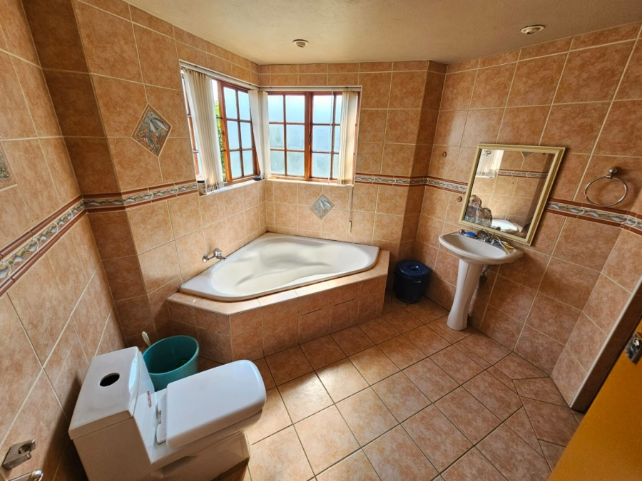 To Let 4 Bedroom Property for Rent in Raslouw Gauteng