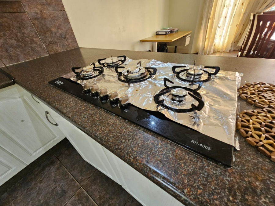 To Let 4 Bedroom Property for Rent in Raslouw Gauteng