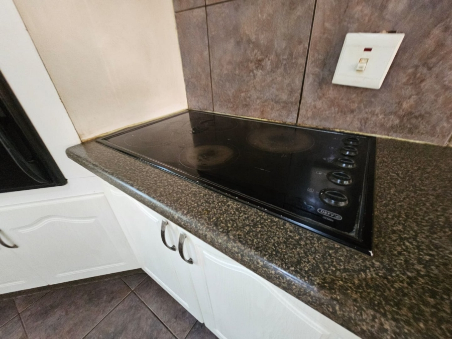 To Let 4 Bedroom Property for Rent in Raslouw Gauteng