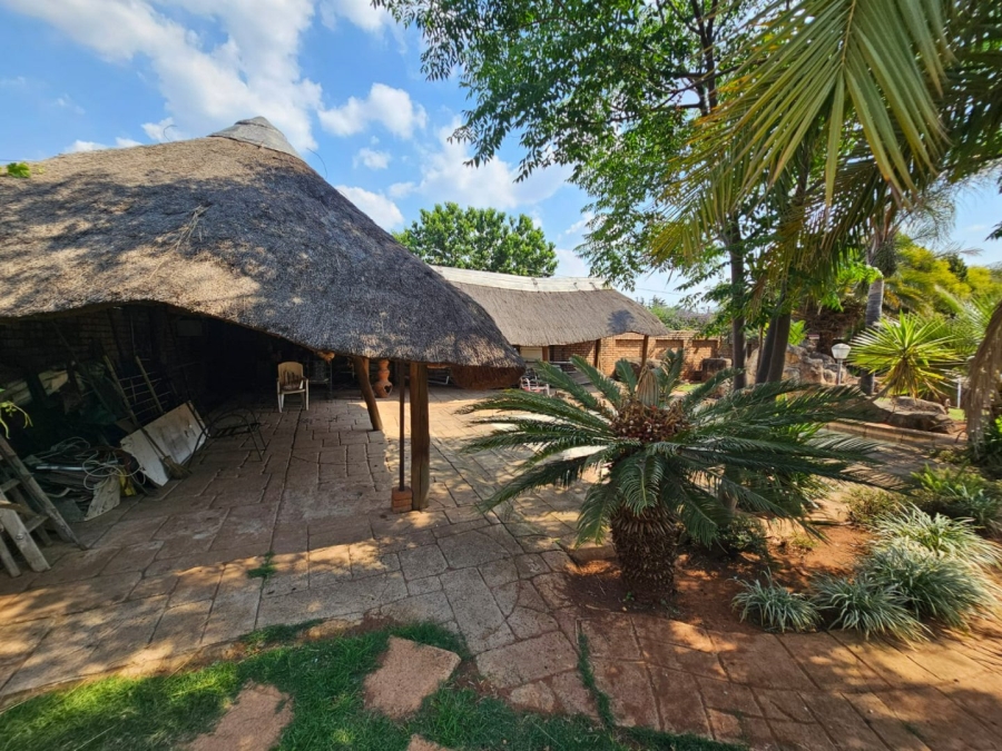 To Let 4 Bedroom Property for Rent in Raslouw Gauteng