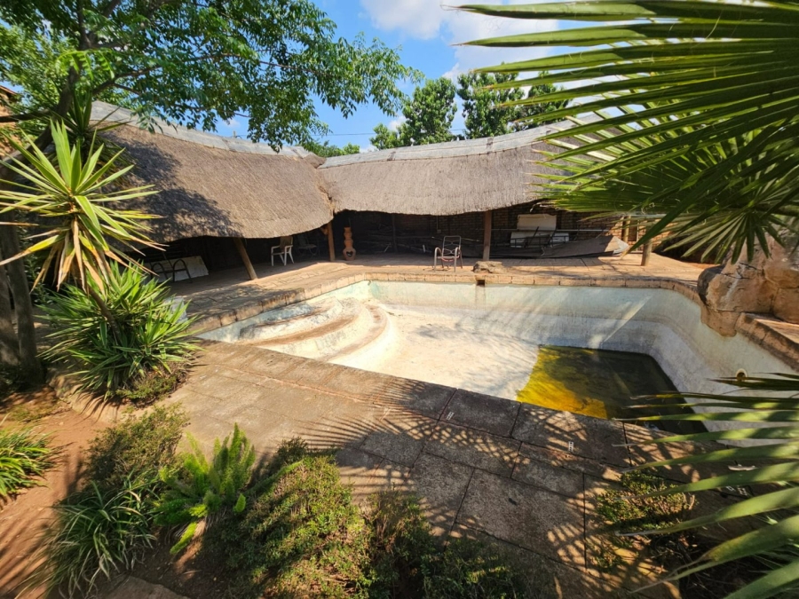 To Let 4 Bedroom Property for Rent in Raslouw Gauteng