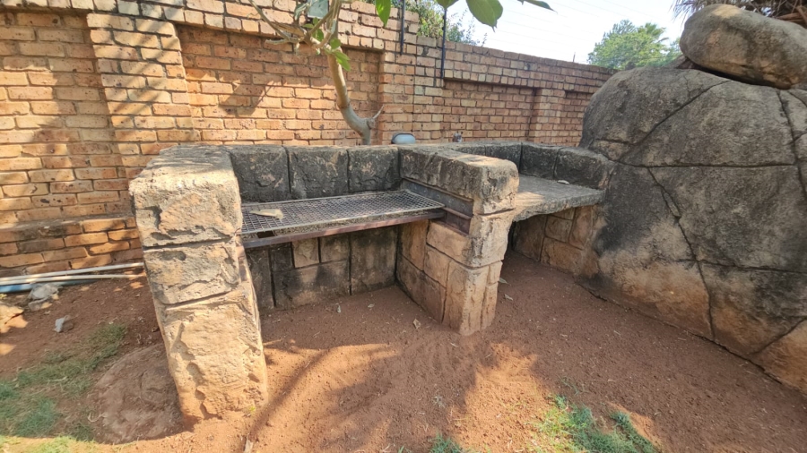 To Let 4 Bedroom Property for Rent in Raslouw Gauteng