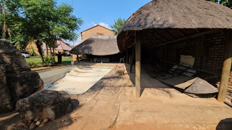 To Let 4 Bedroom Property for Rent in Raslouw Gauteng