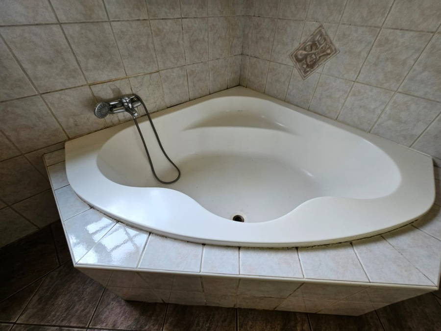 To Let 4 Bedroom Property for Rent in Raslouw Gauteng