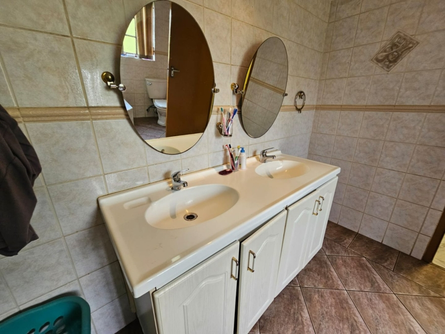 To Let 4 Bedroom Property for Rent in Raslouw Gauteng