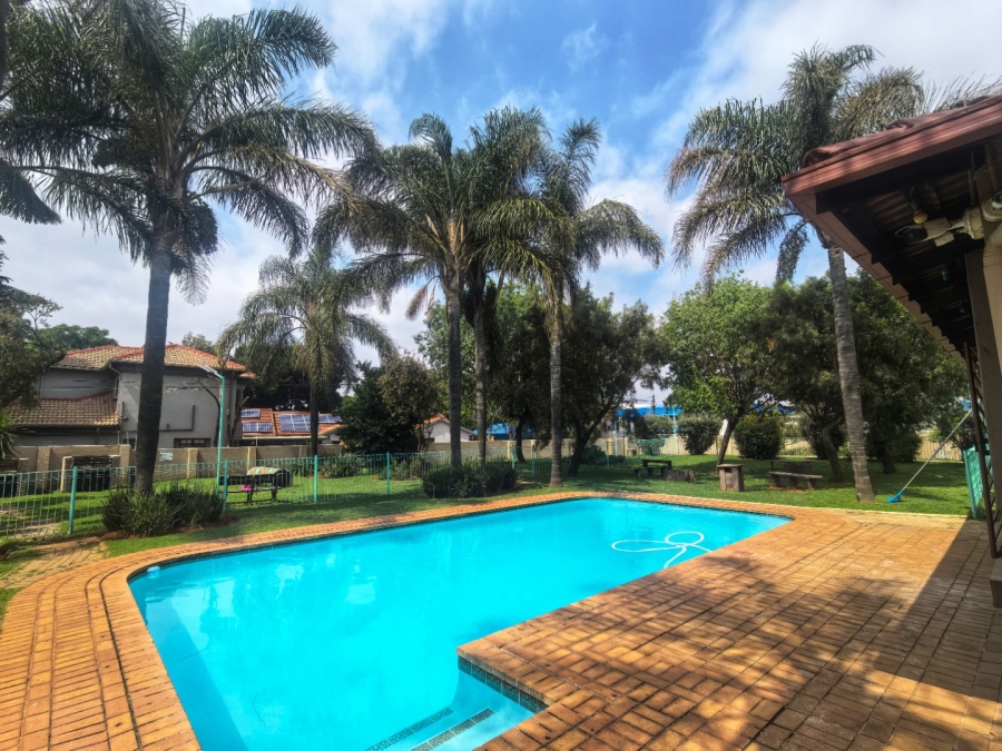 1 Bedroom Property for Sale in Lakefield Gauteng