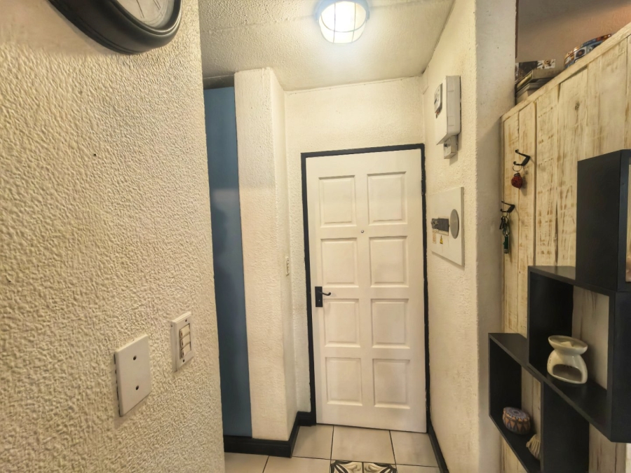 1 Bedroom Property for Sale in Lakefield Gauteng