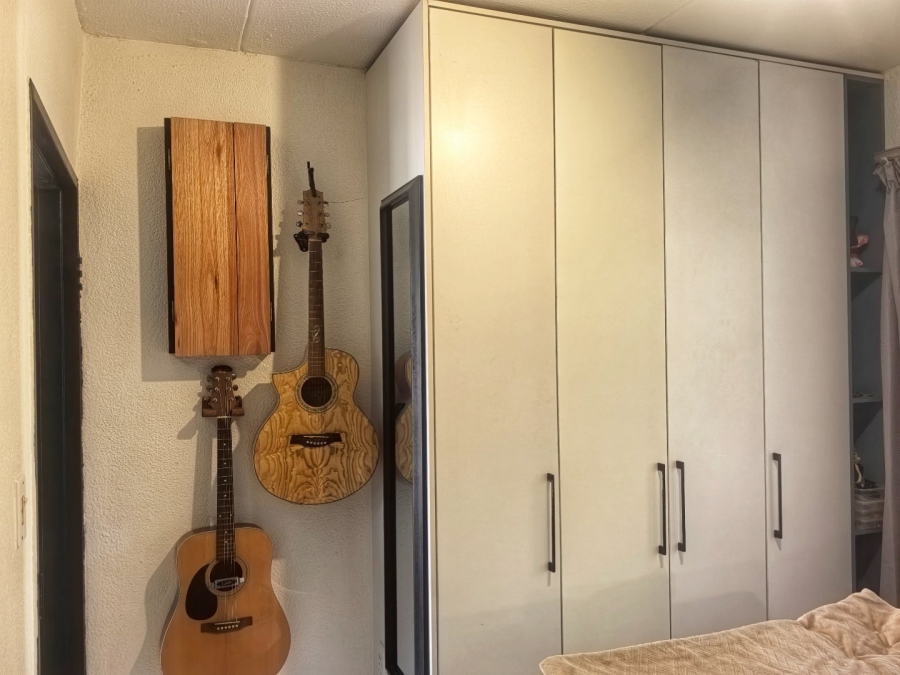 1 Bedroom Property for Sale in Lakefield Gauteng