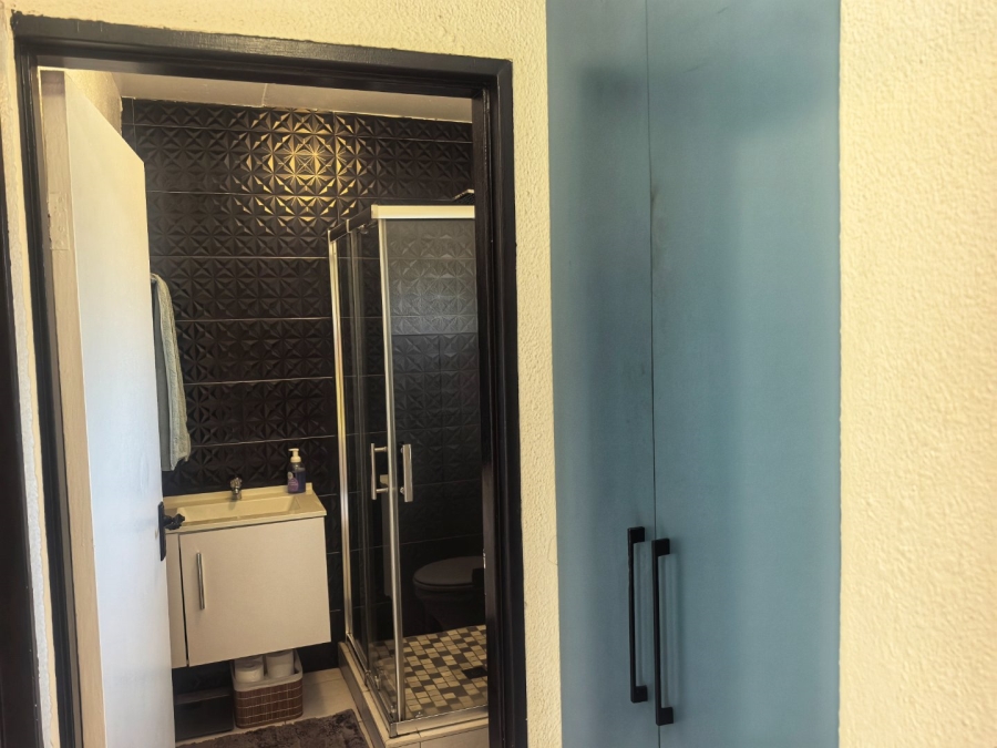 1 Bedroom Property for Sale in Lakefield Gauteng