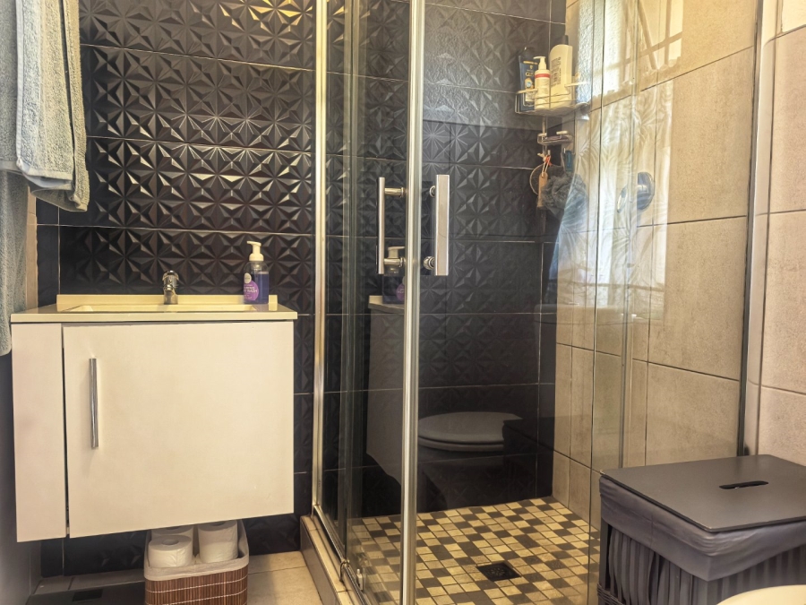 1 Bedroom Property for Sale in Lakefield Gauteng