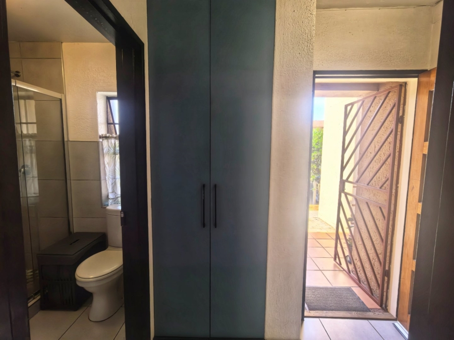 1 Bedroom Property for Sale in Lakefield Gauteng