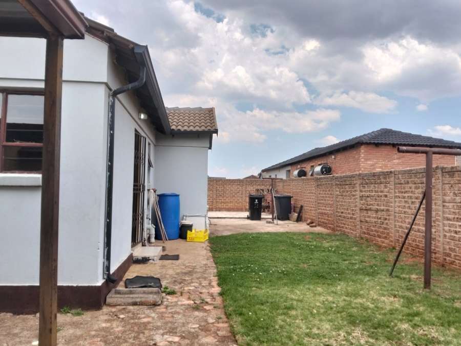 To Let  Bedroom Property for Rent in Crystal Park Gauteng