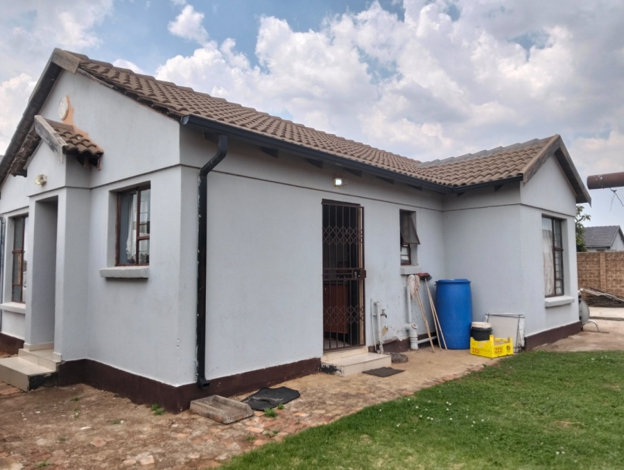 To Let  Bedroom Property for Rent in Crystal Park Gauteng