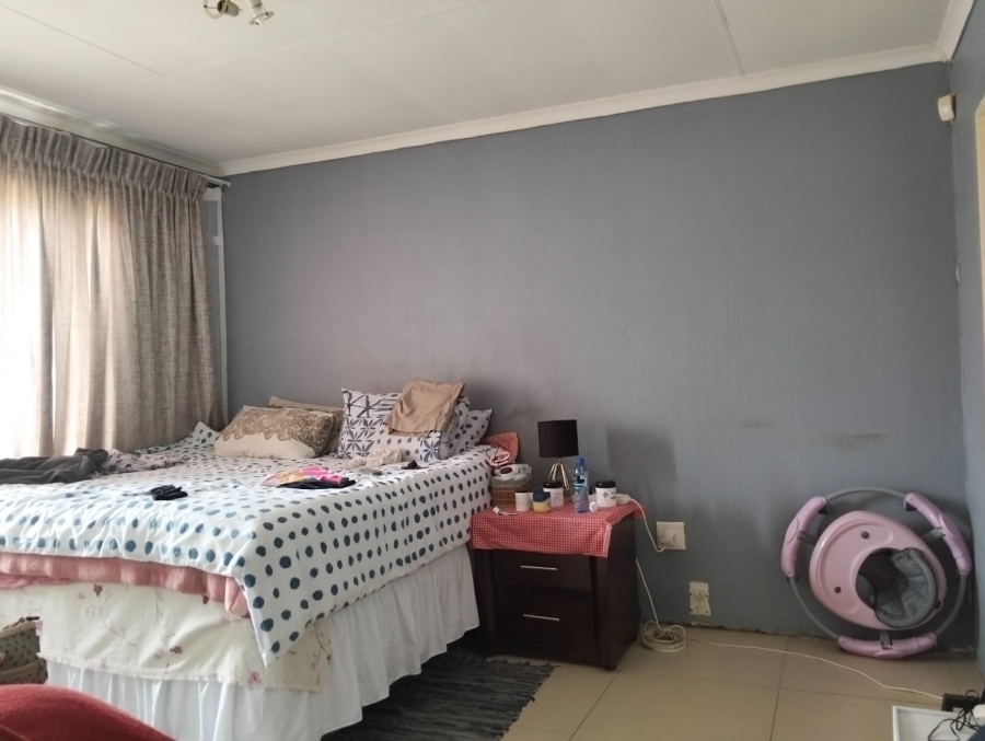 To Let  Bedroom Property for Rent in Crystal Park Gauteng