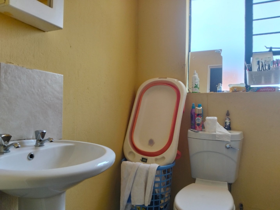 To Let  Bedroom Property for Rent in Crystal Park Gauteng