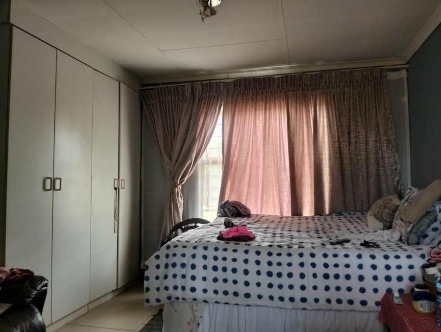 To Let  Bedroom Property for Rent in Crystal Park Gauteng