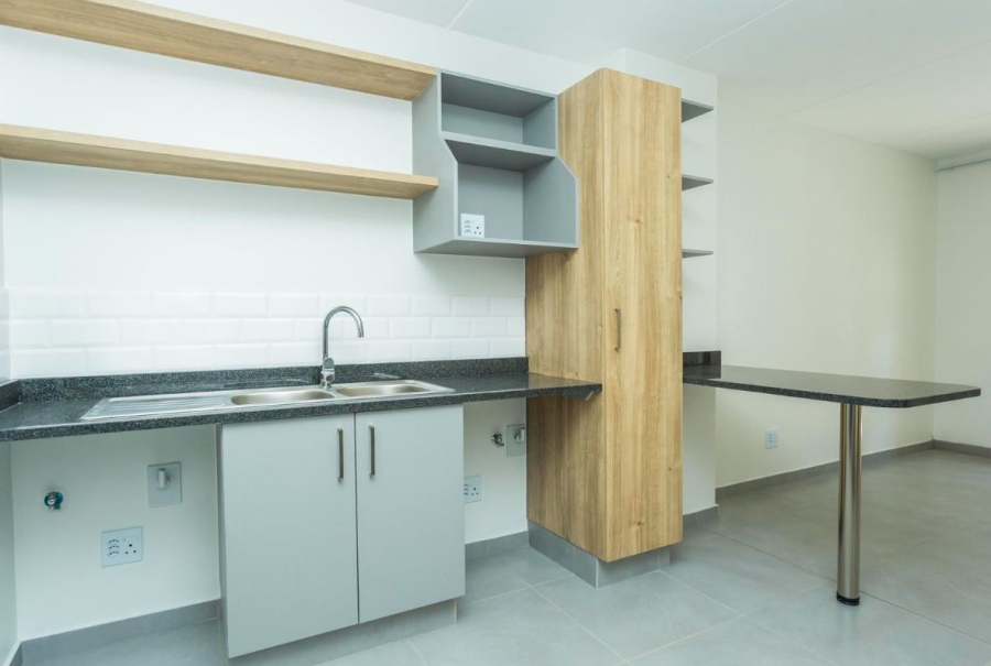 To Let 2 Bedroom Property for Rent in Vorna Valley Gauteng