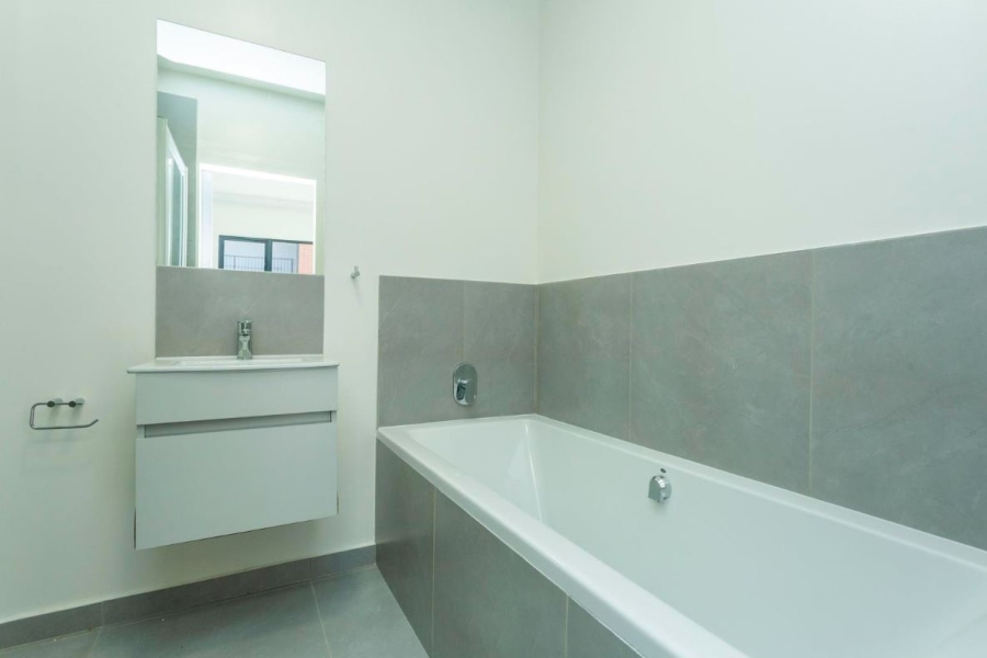 To Let 2 Bedroom Property for Rent in Vorna Valley Gauteng