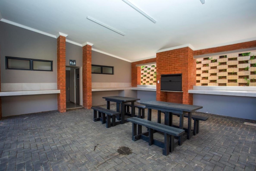 To Let 2 Bedroom Property for Rent in Vorna Valley Gauteng