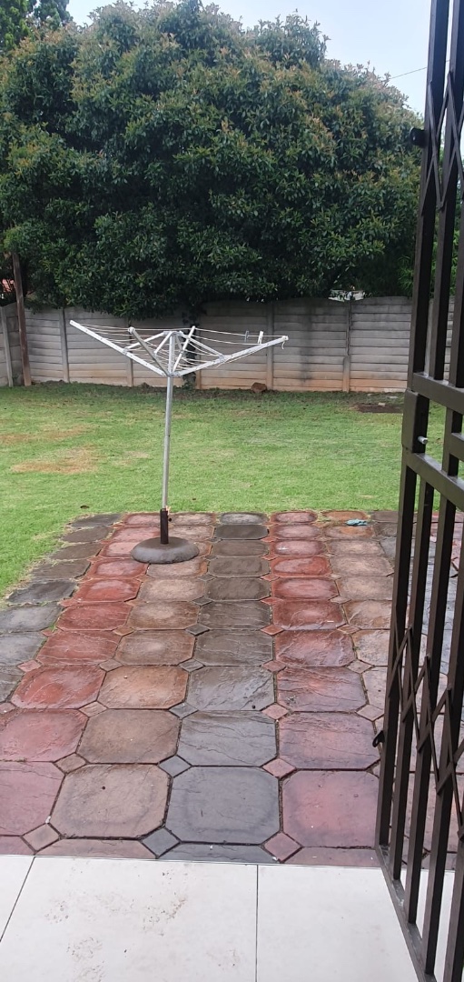 To Let 4 Bedroom Property for Rent in Crystal Park Gauteng