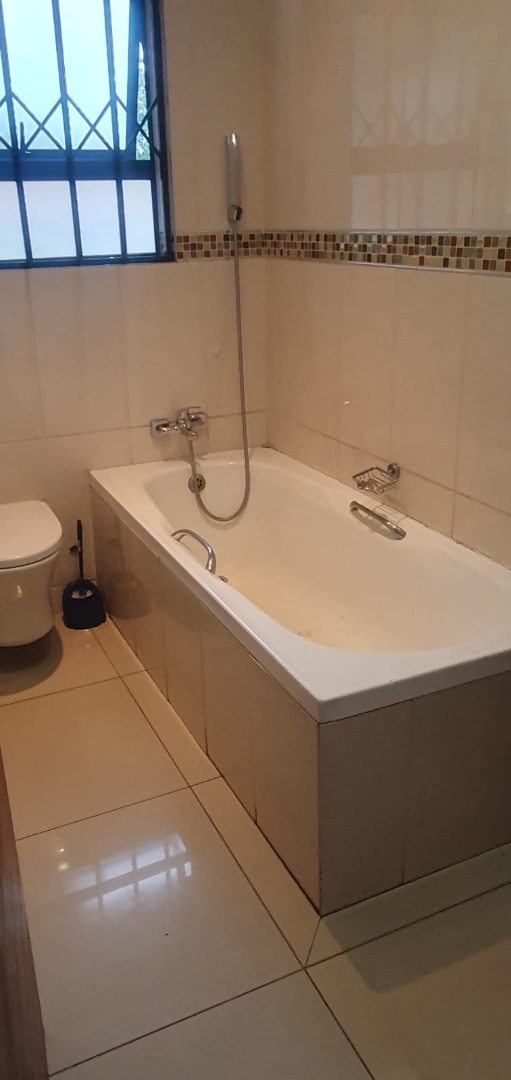 To Let 4 Bedroom Property for Rent in Crystal Park Gauteng