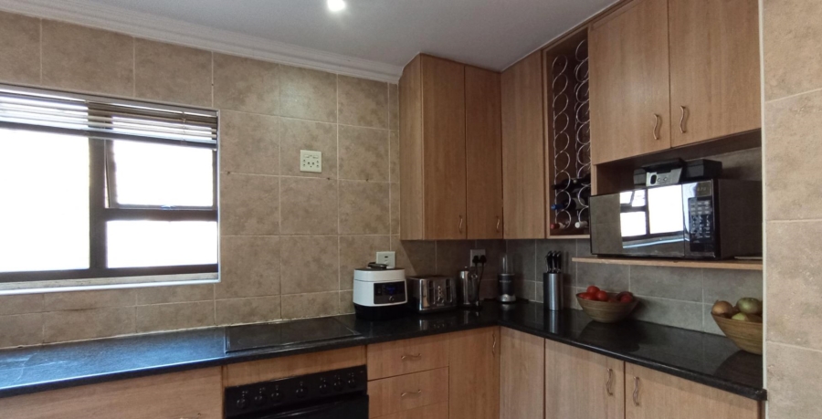 5 Bedroom Property for Sale in Beverley Gauteng