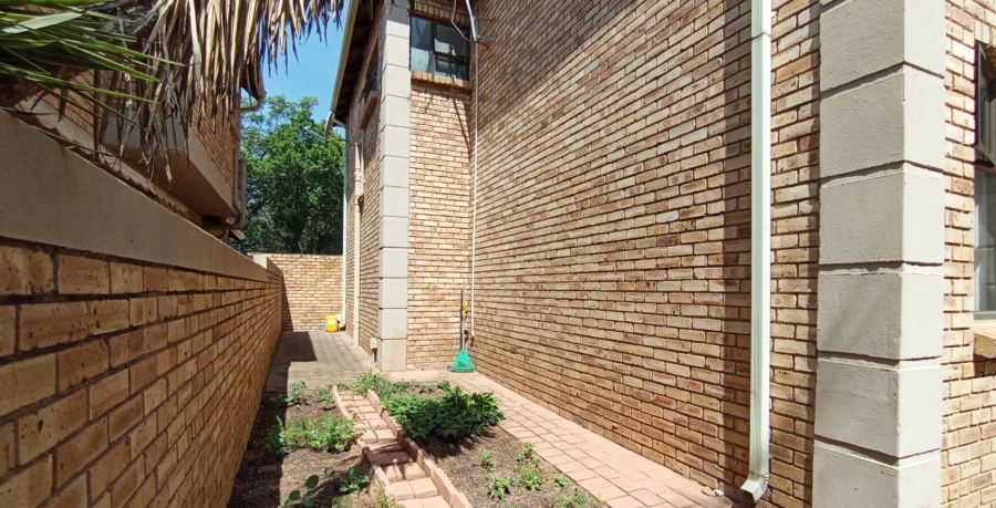 5 Bedroom Property for Sale in Beverley Gauteng