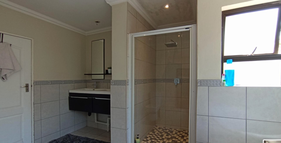 5 Bedroom Property for Sale in Beverley Gauteng
