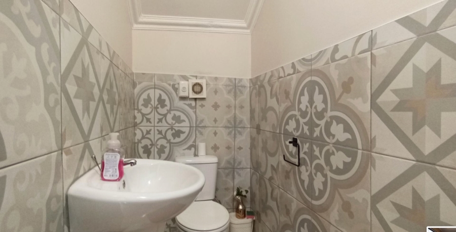 5 Bedroom Property for Sale in Beverley Gauteng