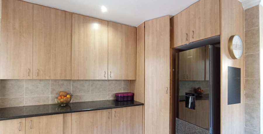 5 Bedroom Property for Sale in Beverley Gauteng