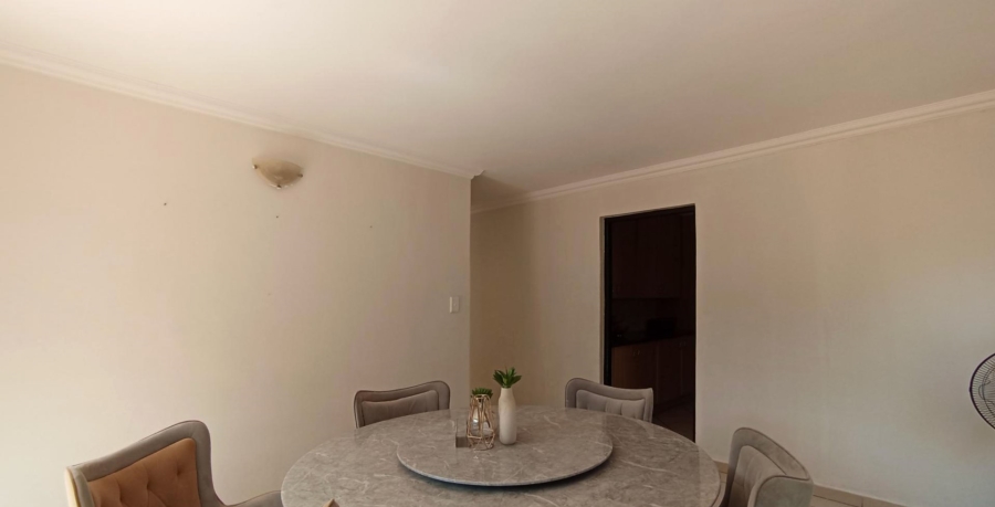 5 Bedroom Property for Sale in Beverley Gauteng