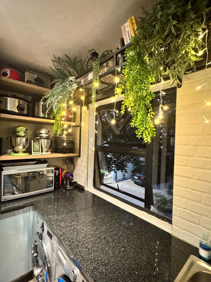 2 Bedroom Property for Sale in Lombardy Gauteng