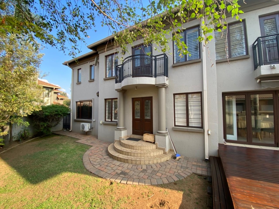 To Let 4 Bedroom Property for Rent in Lakefield Gauteng