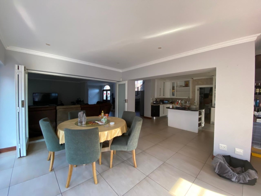 To Let 4 Bedroom Property for Rent in Lakefield Gauteng