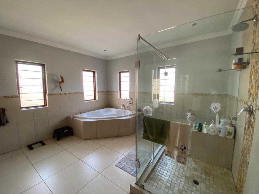 To Let 4 Bedroom Property for Rent in Lakefield Gauteng