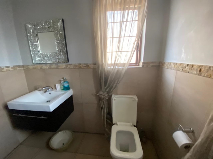 To Let 4 Bedroom Property for Rent in Lakefield Gauteng