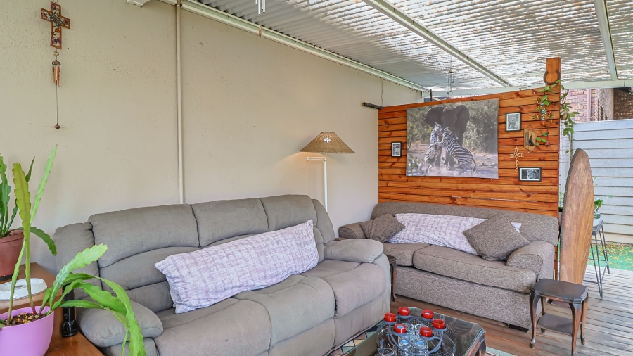 3 Bedroom Property for Sale in Rooihuiskraal Gauteng