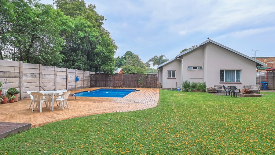 3 Bedroom Property for Sale in Rooihuiskraal Gauteng