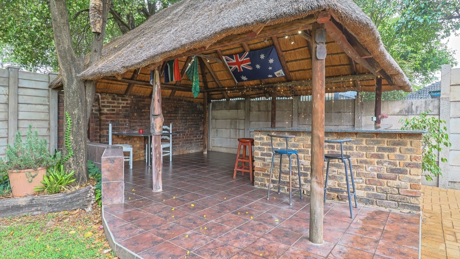 3 Bedroom Property for Sale in Rooihuiskraal Gauteng