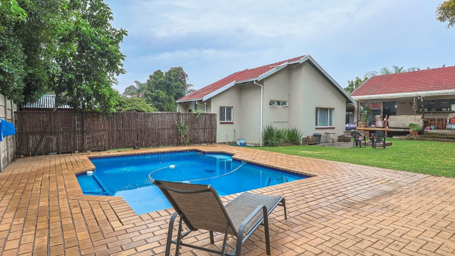 3 Bedroom Property for Sale in Rooihuiskraal Gauteng