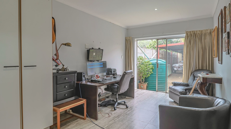 3 Bedroom Property for Sale in Rooihuiskraal Gauteng